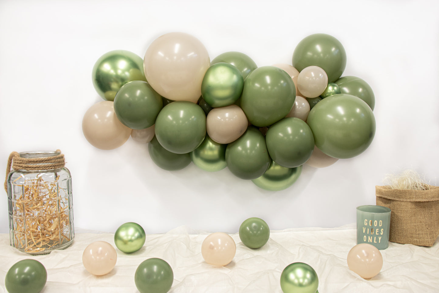 DIY ballonnenboog Eucalyptus