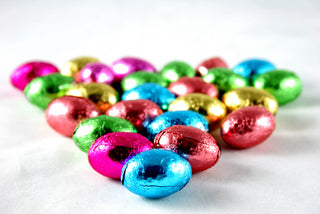 Geschenktube met chocolade eitjes, 175 gram (vanaf 50 stuks)